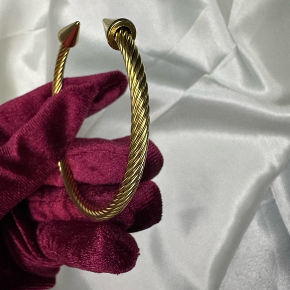 Stainless steel Gold-Tone Twisted women’s Bracelet - Picture 7 of 10